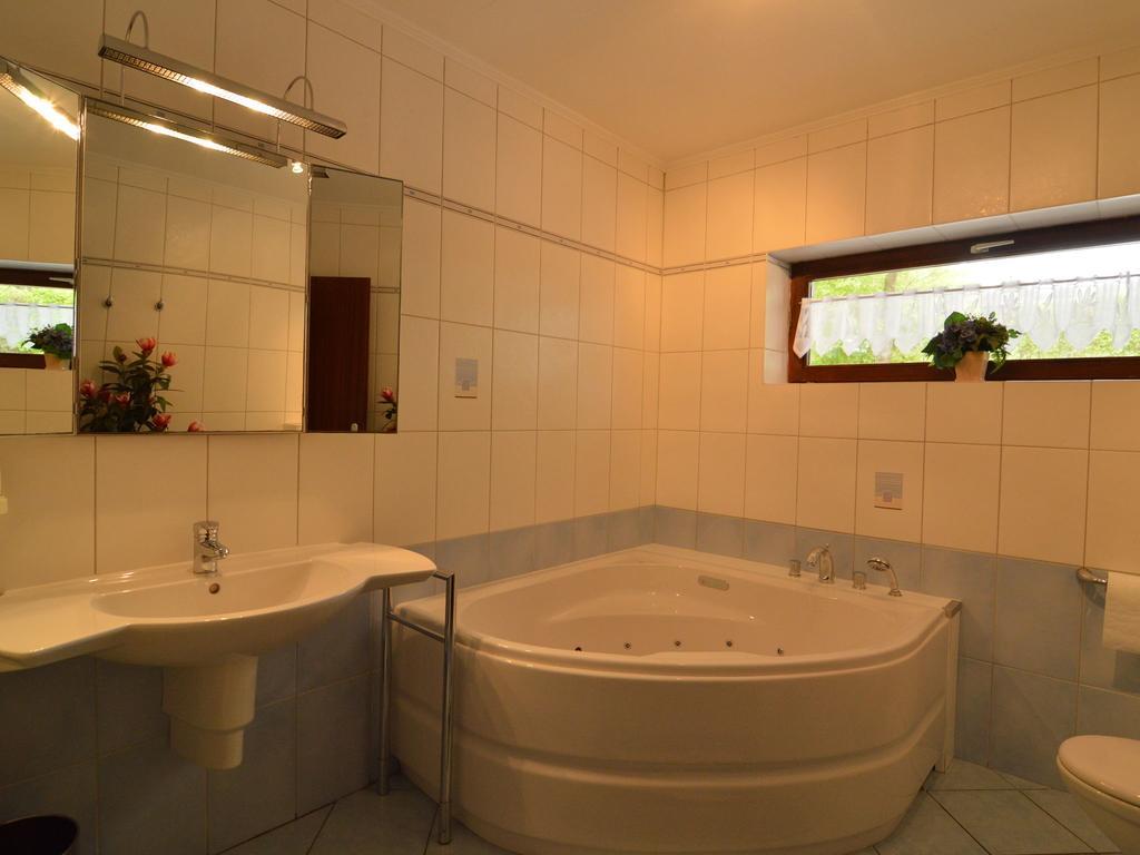 Modish Holiday Home In Waimes With Sauna Eksteriør bilde